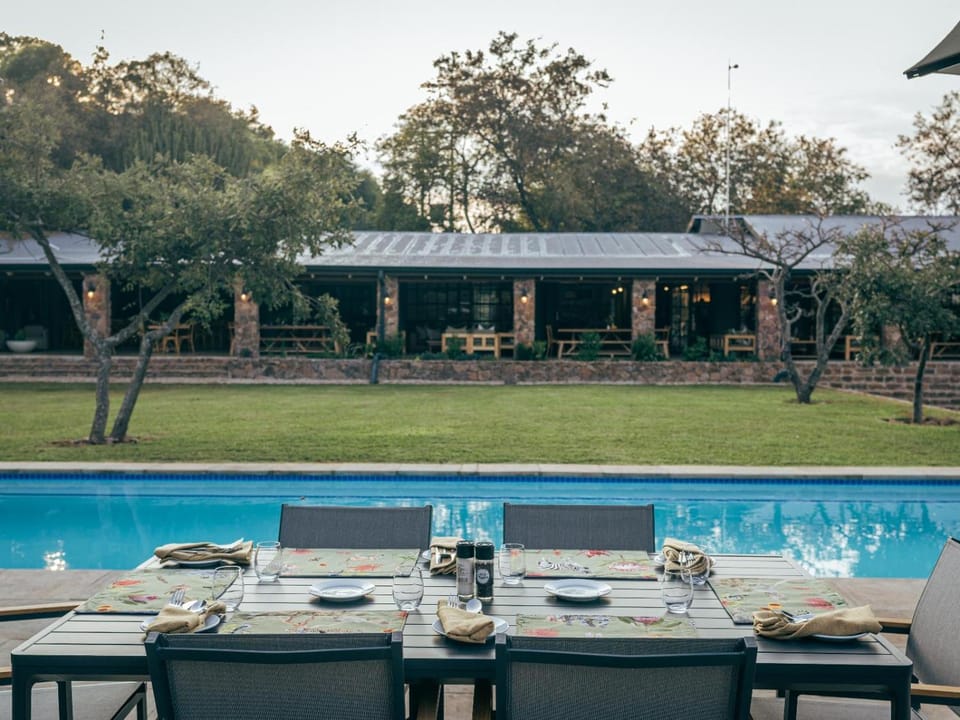 Patio, Day, Swimming pool