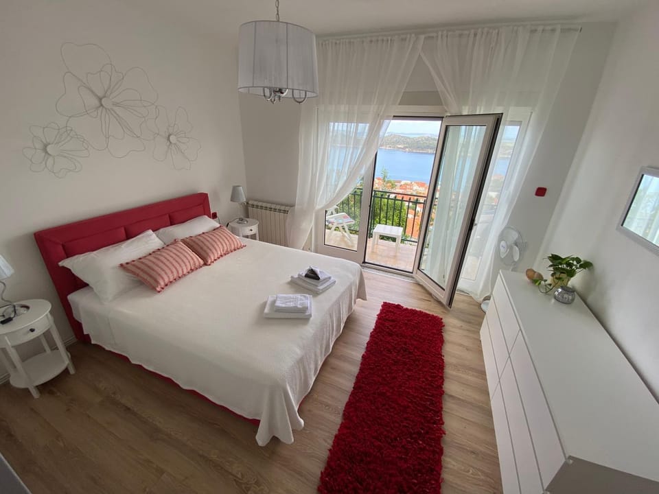 View (from property/room), Bedroom, City view, Garden view, Landmark view, Sea view, Sea view