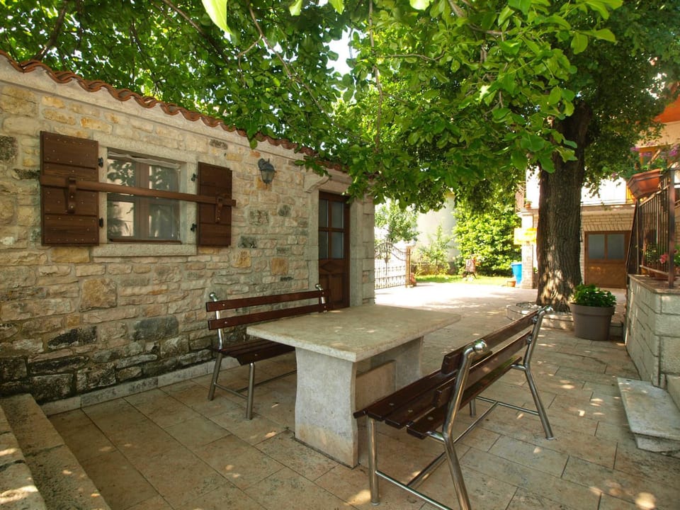 Apartments Mirjana 1655 Apartment in Istria County
