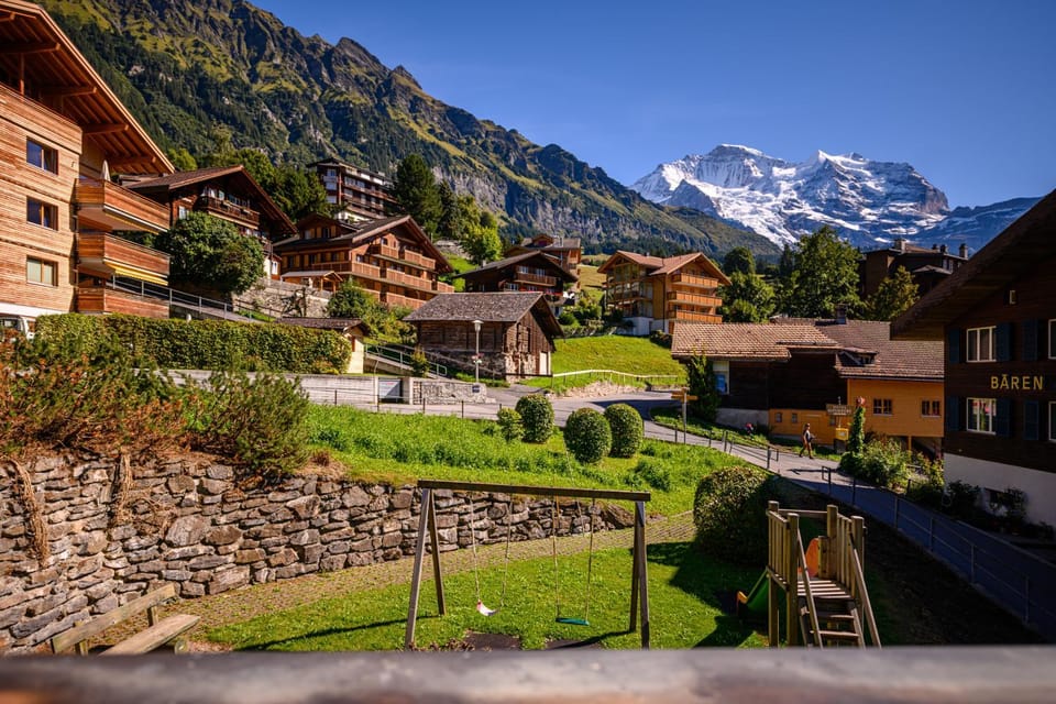 Neighbourhood, Balcony/Terrace, Landmark view, Mountain view