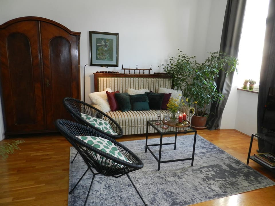 Living room, Seating area