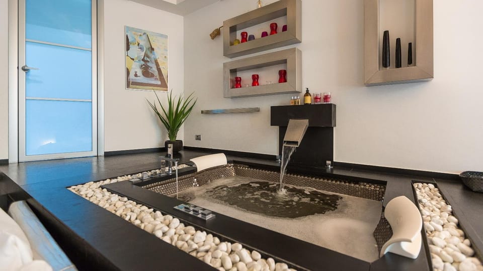Hot Tub, Bedroom