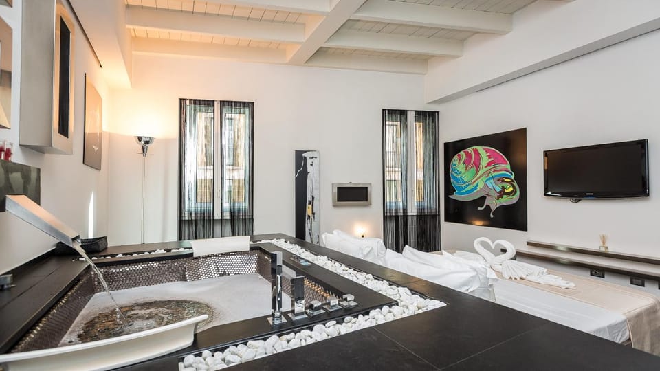 Hot Tub, Bedroom