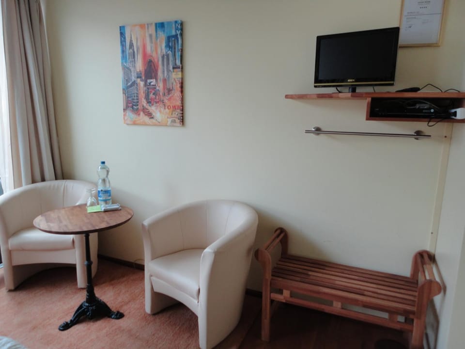 Photo of the whole room, Decorative detail