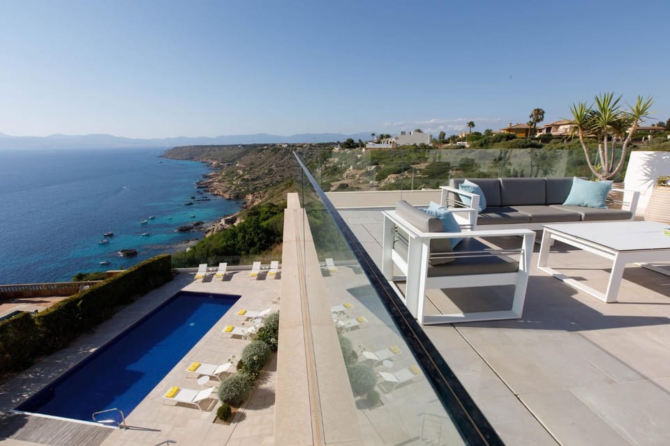 View (from property/room), Pool view, Sea view