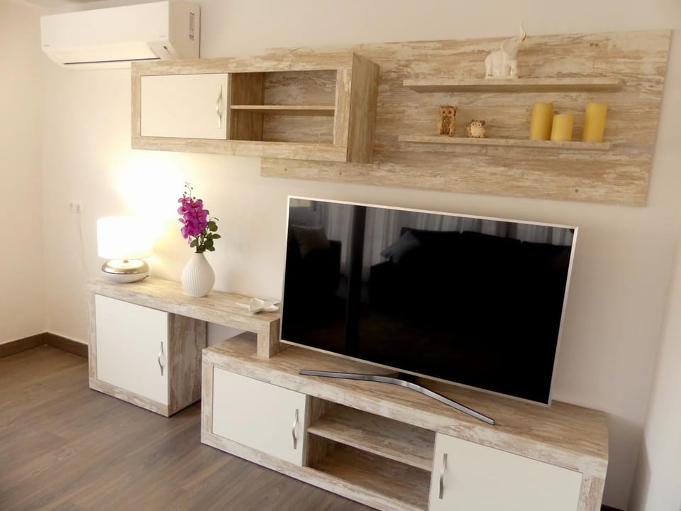TV and multimedia, Coffee/tea facilities, Living room