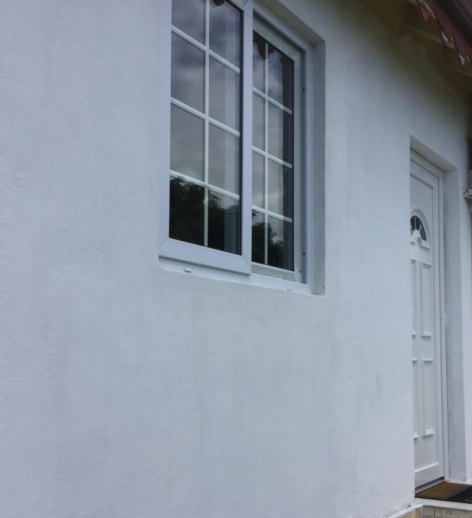 Facade/entrance, Balcony/Terrace