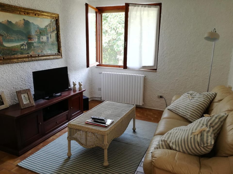 Day, Summer, Living room, Seating area, On site