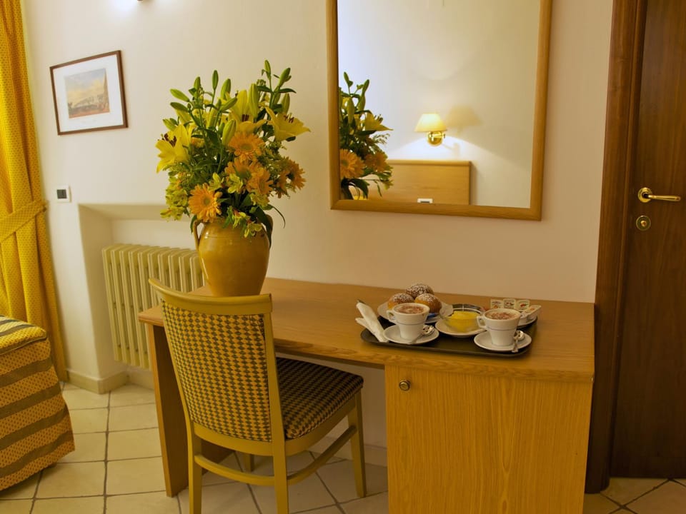 Coffee/tea facilities, Seating area