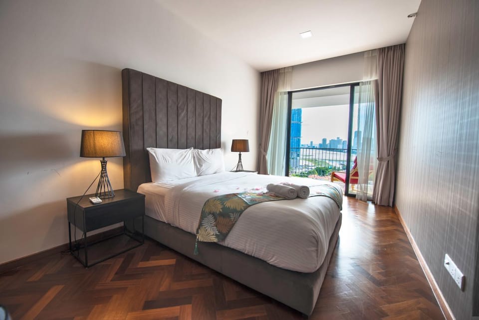 Balcony/Terrace, Bedroom, City view, Landmark view, Sea view