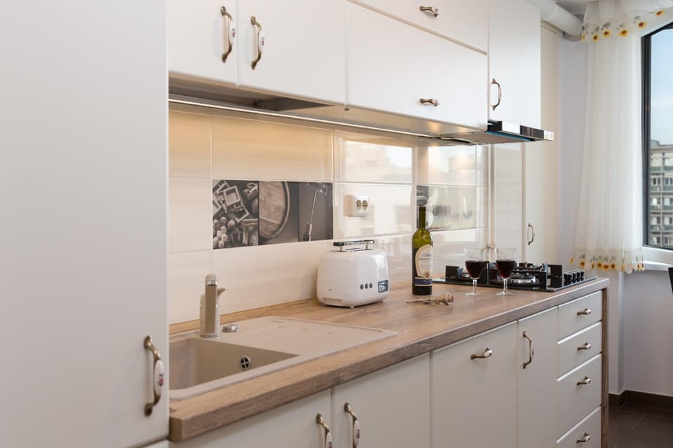 Coffee/tea facilities, Kitchen or kitchenette, Dining area, Bedroom