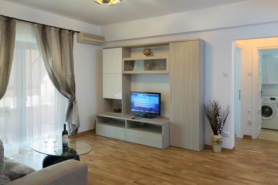 TV and multimedia, Balcony/Terrace, Living room, Seating area