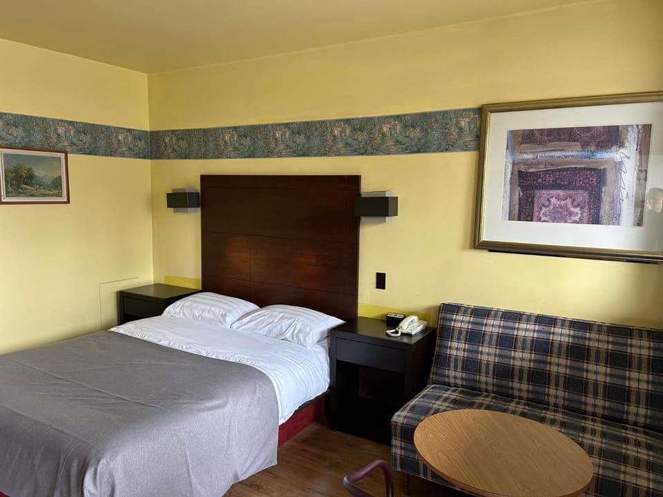 Motel R-100 Motel in Longueuil