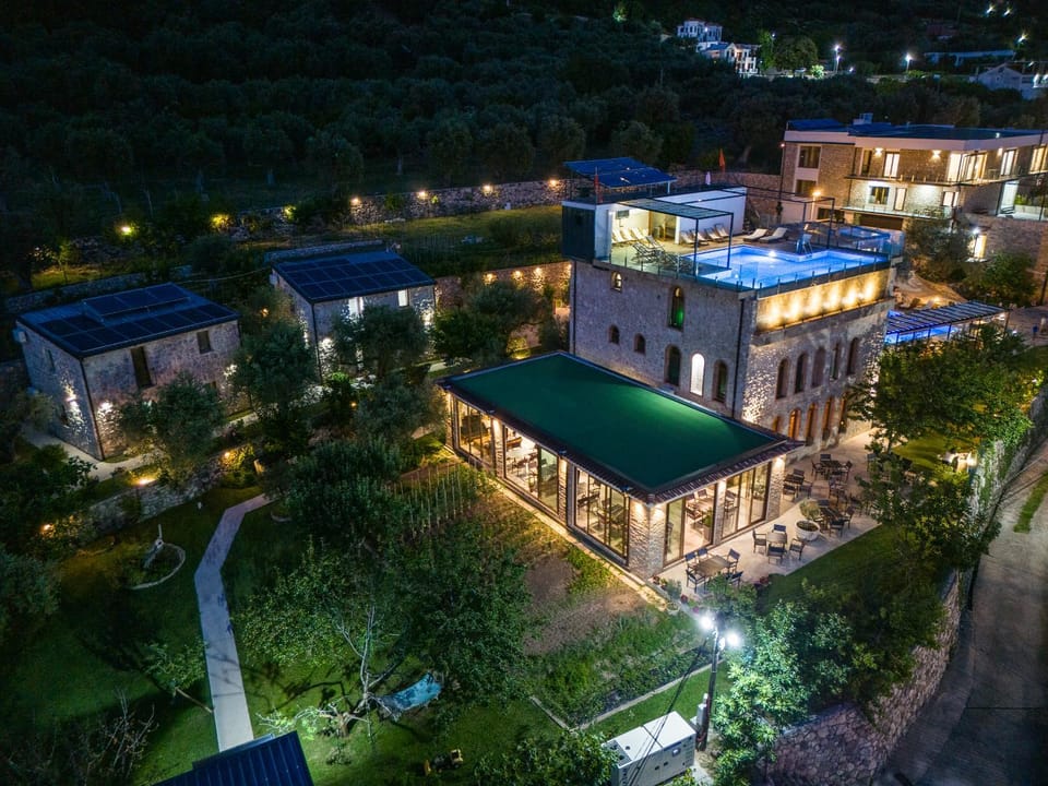 Property building, Night, Neighbourhood, Natural landscape, Bird's eye view, City view, Street view, Location
