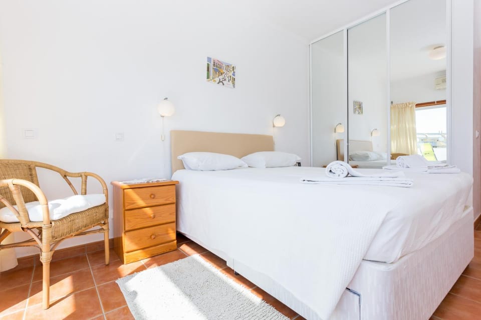 Bed, Bedroom, Bedroom