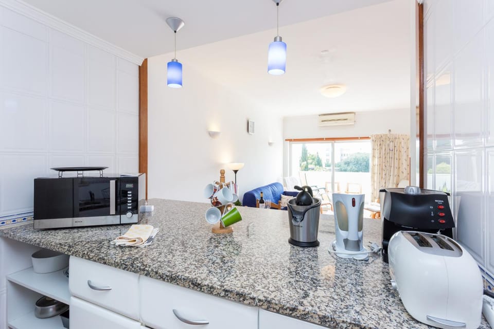 Kitchen or kitchenette, Kitchen or kitchenette