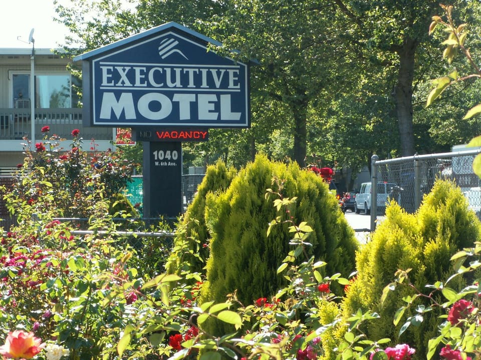 Facade/entrance, Logo/Certificate/Sign