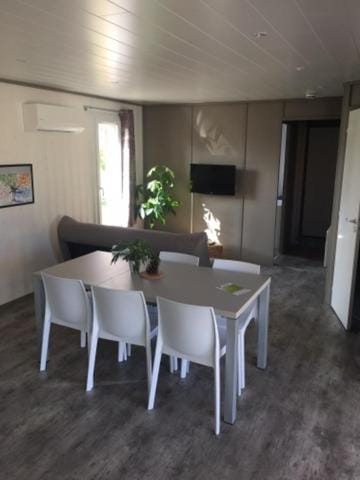 Chalet 2 chambres en Bois dans les landes n34 Chalet in Nouvelle-Aquitaine