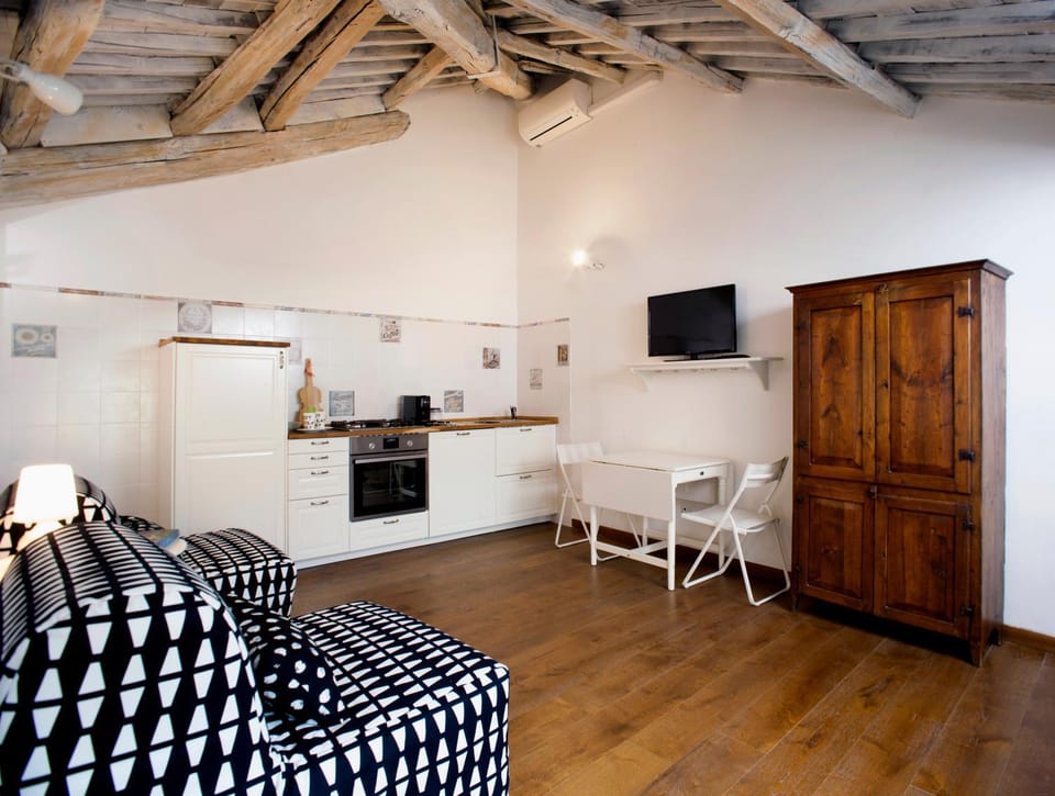 Kitchen or kitchenette, Living room