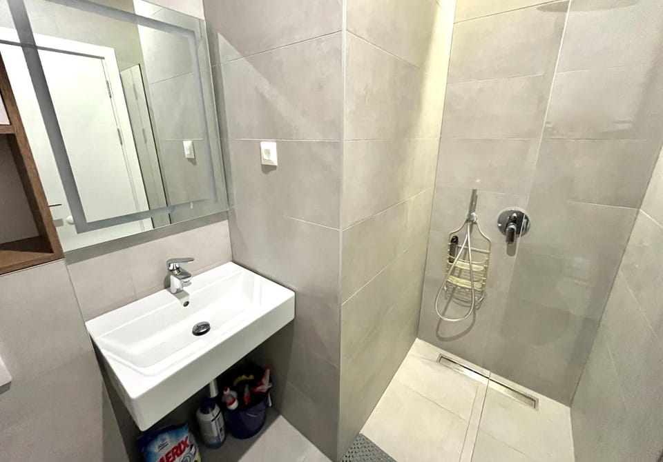 Shower, Bathroom