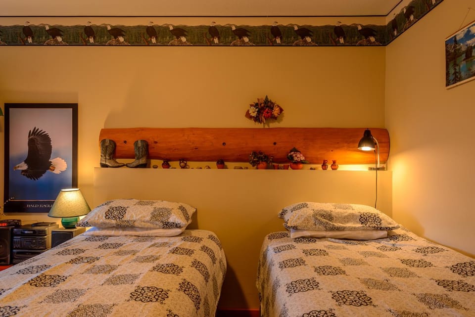 PineWood Guesthouse Bed and Breakfast in Peachland