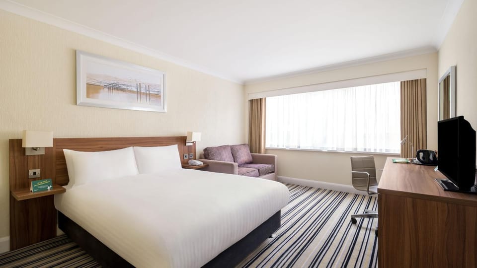 Bed, TV and multimedia, Coffee/tea facilities, Bedroom, Pets, Pets, children, children, young children, young children, older children, older children, Family, Family, hair dryier, pet friendly, pet friendly, air conditioner