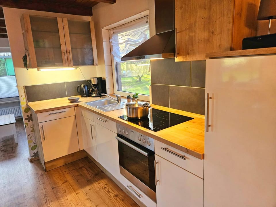 Coffee/tea facilities, Kitchen or kitchenette, dishwasher, oven, pet friendly, stove, toaster