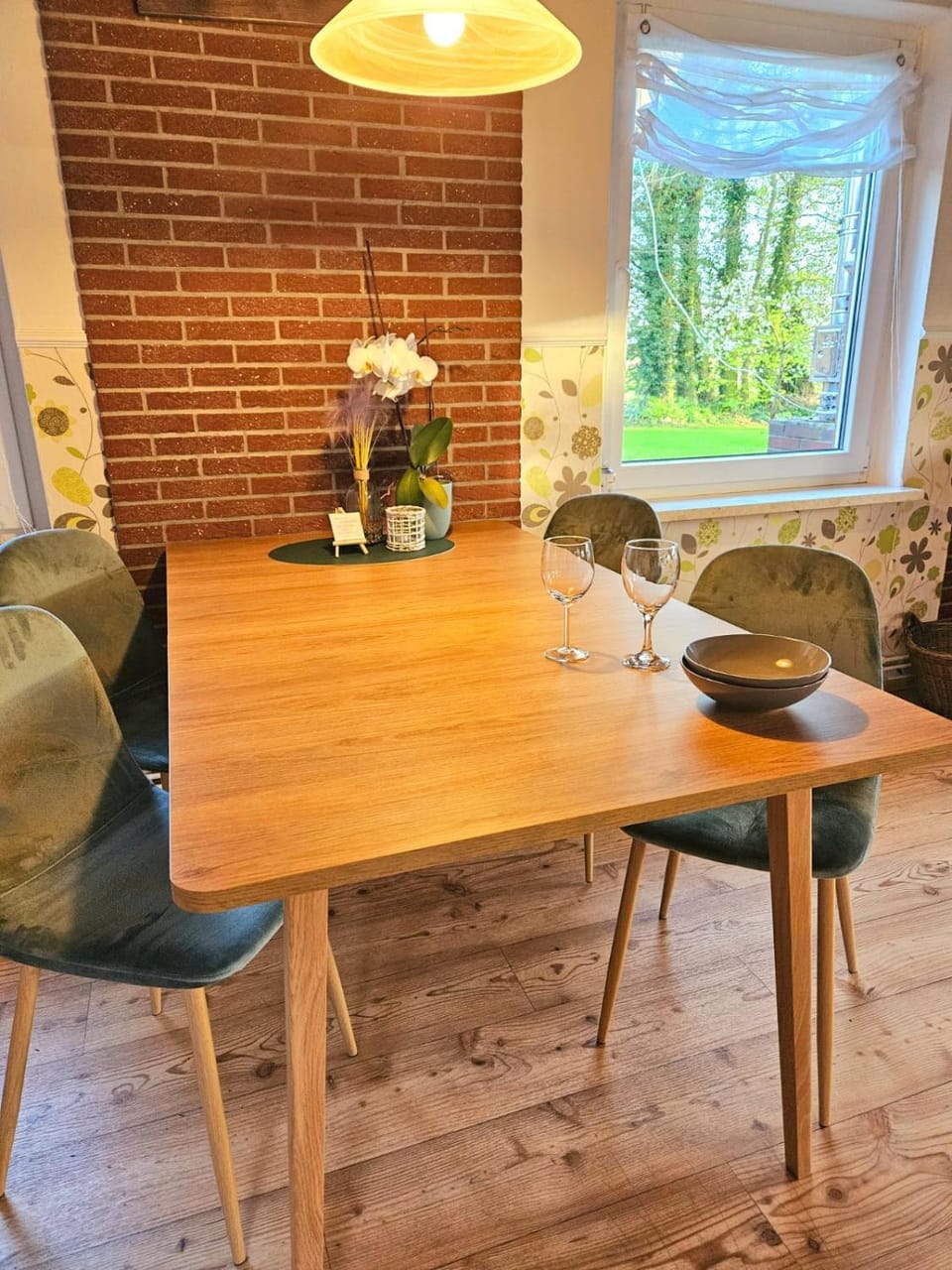 Seating area, Dining area