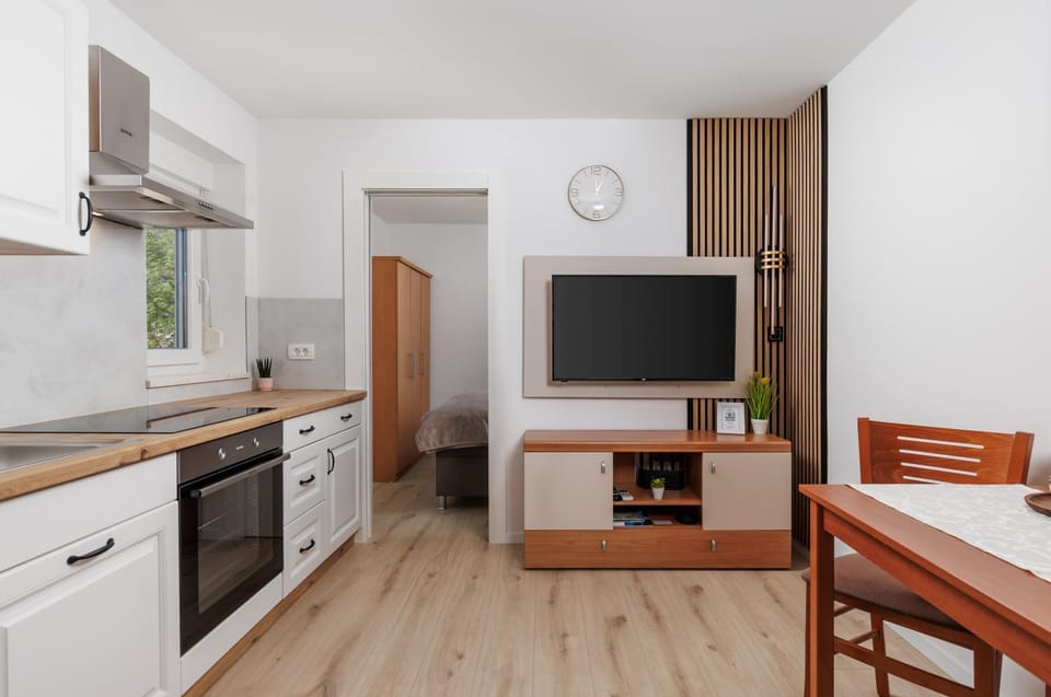 TV and multimedia, Dining area