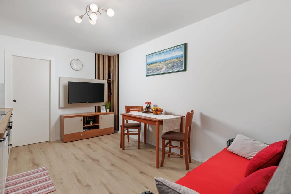 TV and multimedia, Living room, Seating area, Dining area