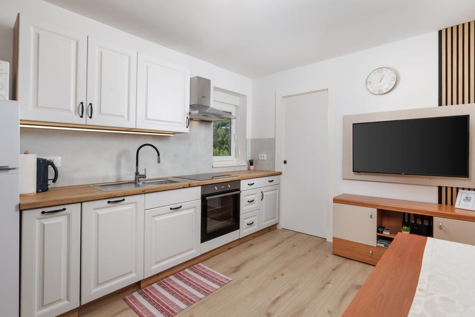 Kitchen or kitchenette, Living room
