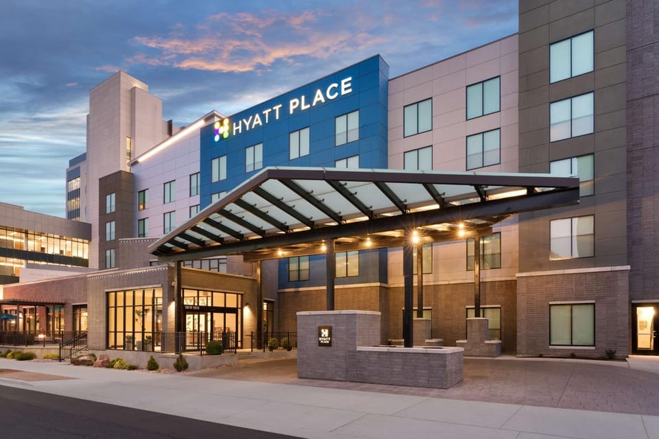 Property building, Facade/entrance, Location