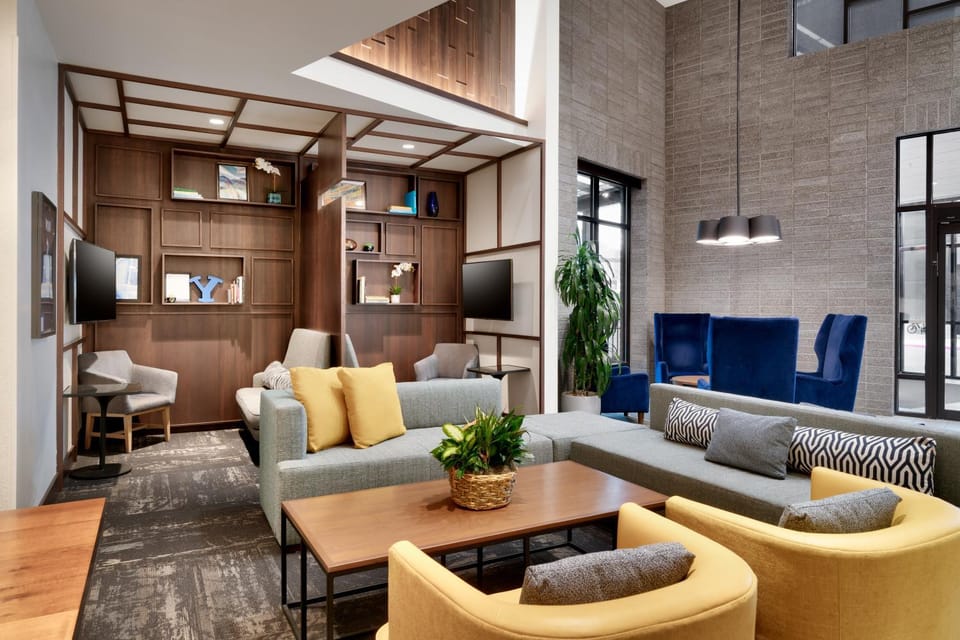 TV and multimedia, Lobby or reception, Business facilities, Seating area
