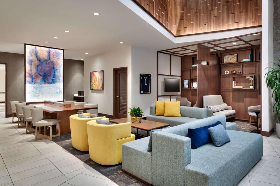 TV and multimedia, Lobby or reception, Business facilities, Seating area