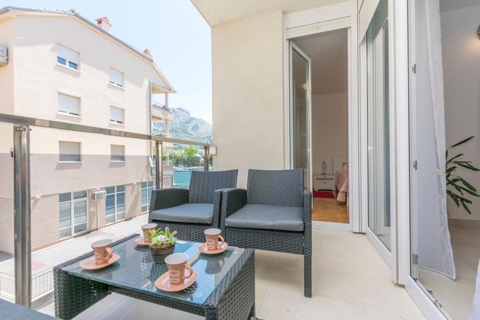 Toilet, Balcony/Terrace