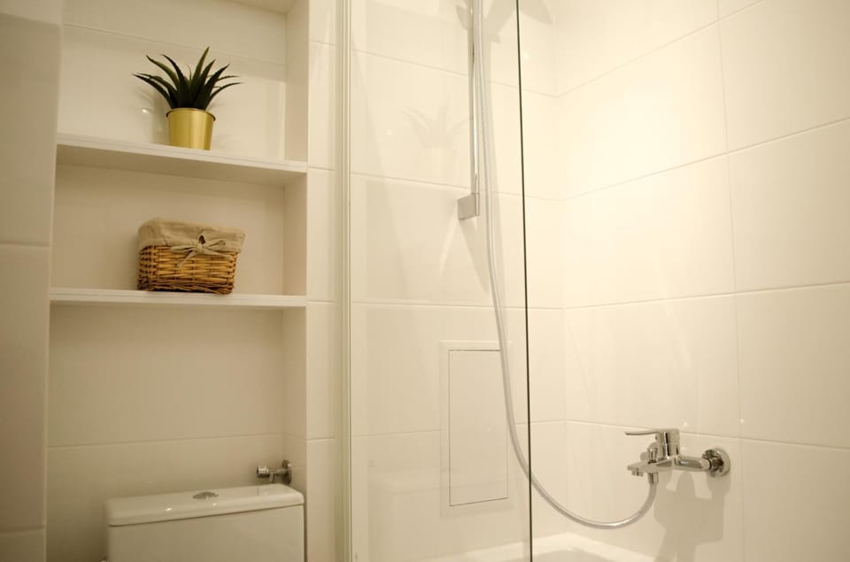 Bathroom, Decorative detail