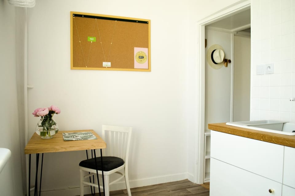 Coffee/tea facilities, Kitchen or kitchenette, Dining area