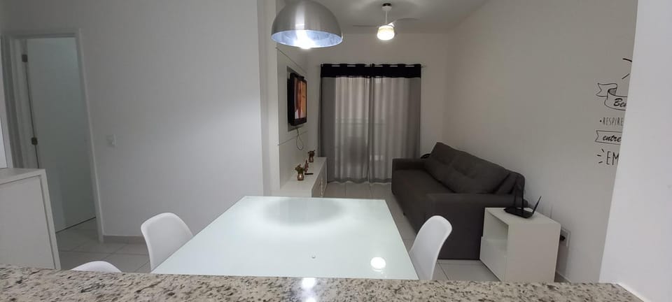 Apartamento em Ubatuba - Praia Grande com Wifi gratuito, rede de proteção e todo conforto que você merece Apartment in Ubatuba