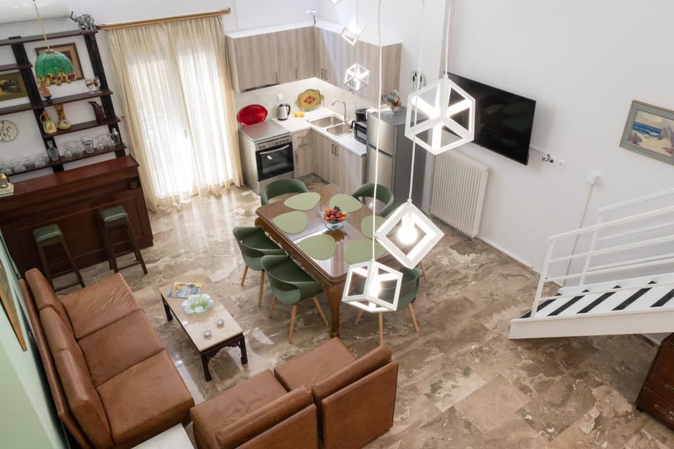 TV and multimedia, Living room, Seating area, Dining area