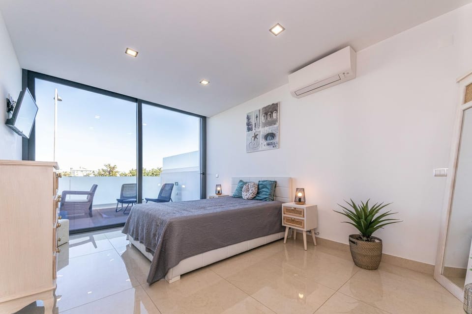 Bed, Bedroom, air conditioner