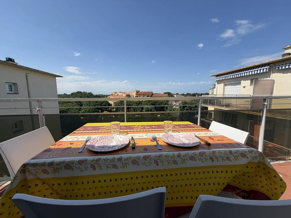 Studio Alcôve 3 pers avec balcon et parking privé à 300m des plages d'Argelès - FR-1-388-60 Apartment in Argeles-sur-Mer