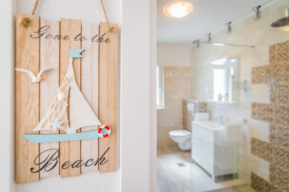 Apartment "On the beach" Apartment in Okrug Gornji