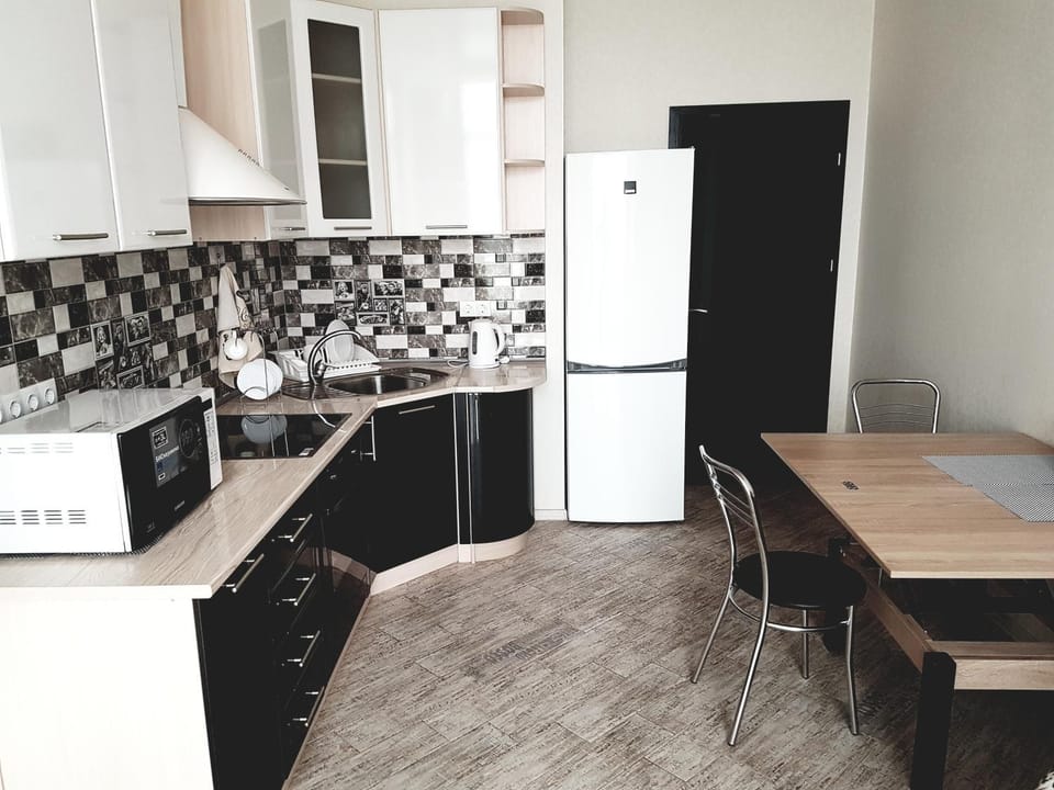 Kitchen or kitchenette, Dining area, oven, stove