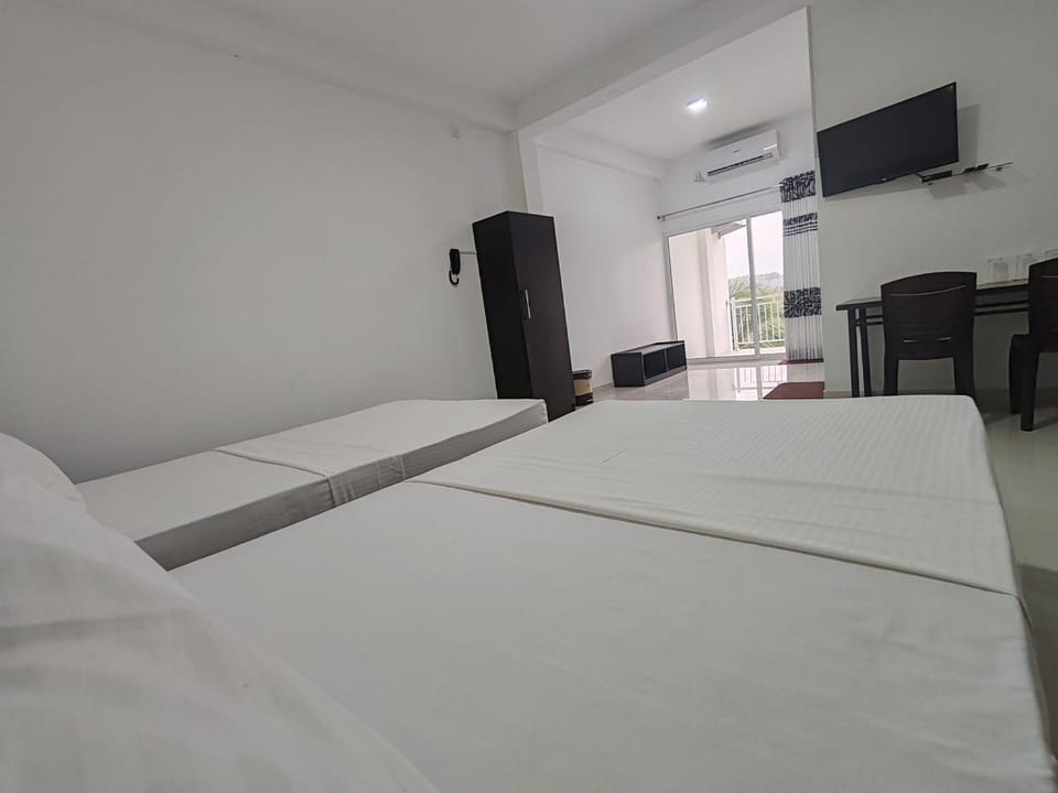 Bed, TV and multimedia, air conditioner