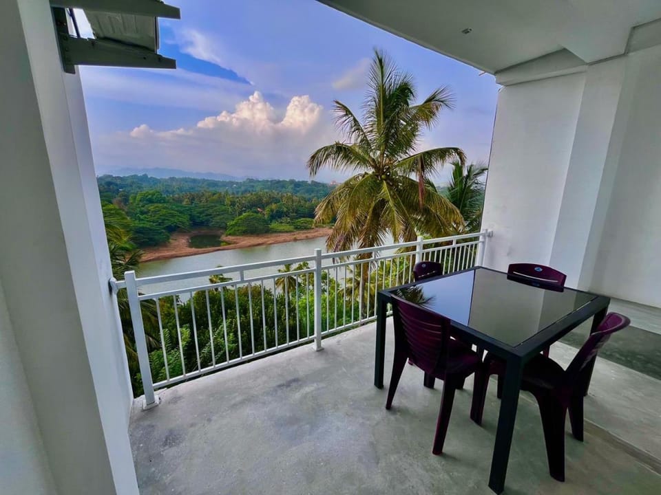 View (from property/room), Balcony/Terrace, Balcony/Terrace, Mountain view, River view