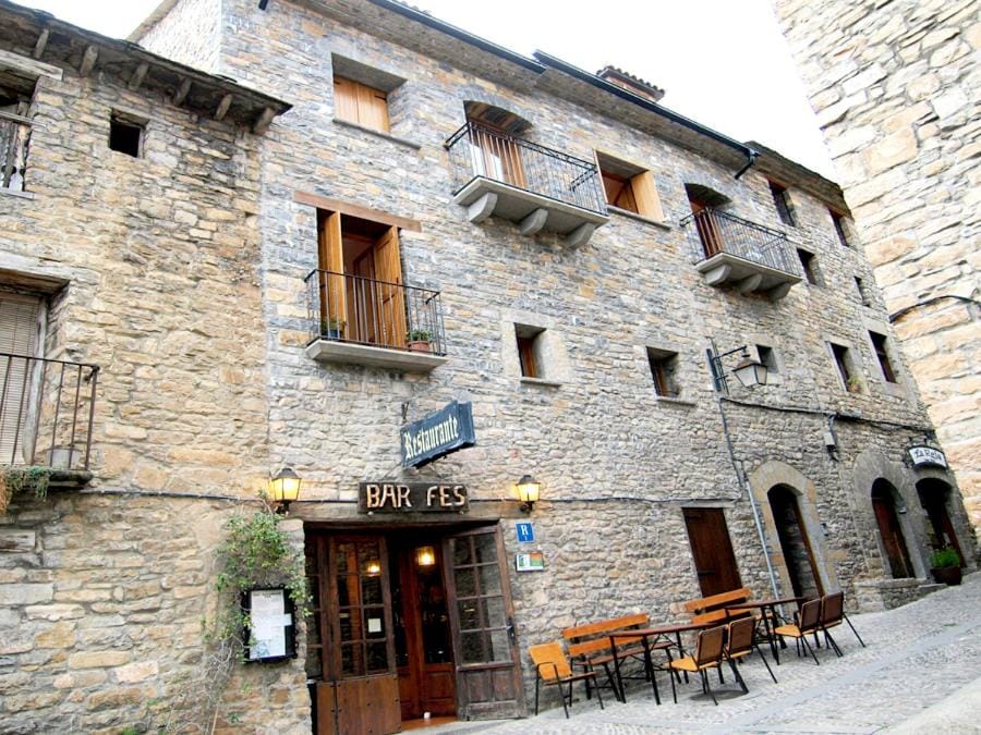 Restaurant/places to eat