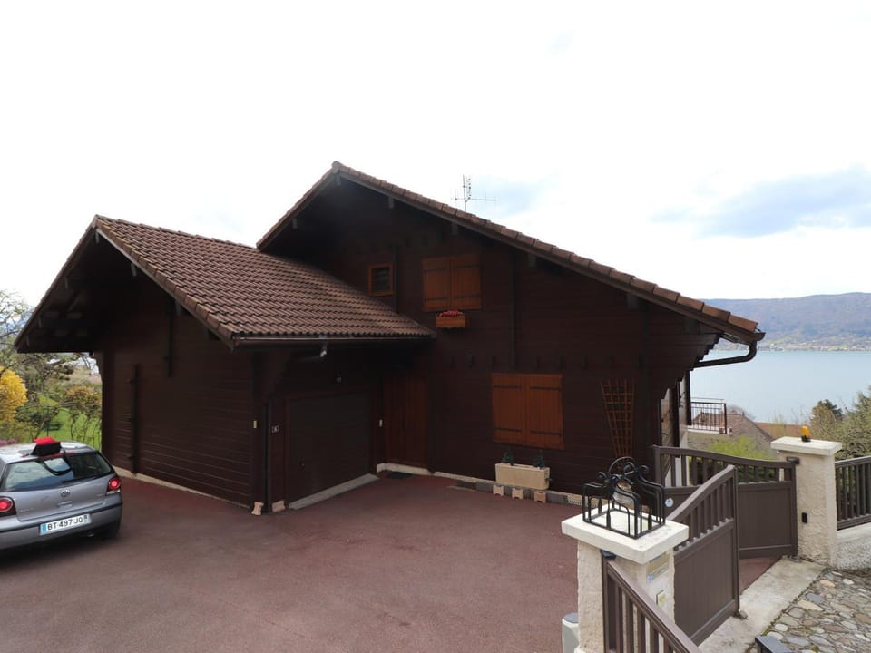 Appartement confortable avec terrasse et parking à Annecy - FR-1-432-32 Apartment in Menthon-Saint-Bernard