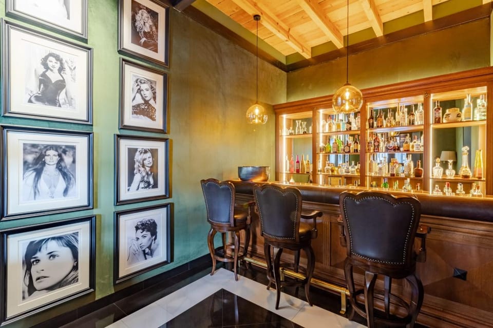 Living room, Lounge or bar, Food and drinks, Decorative detail, Drinks, Alcoholic drinks, Non alcoholic drinks