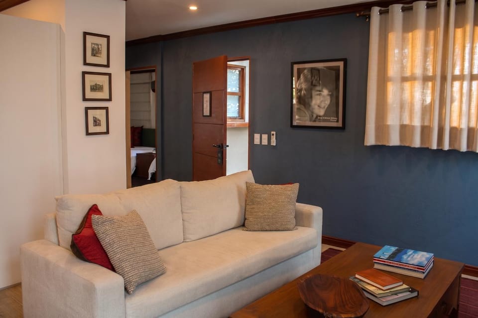 Living room, Photo of the whole room, Decorative detail, Bedroom, furniture