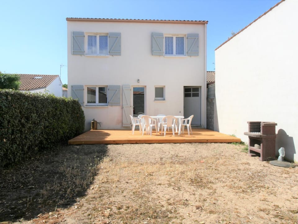 Maison rustique au centre-ville, proche plage, avec jardin et 3 chambres ! - FR-1-22-223 House in La Tranche-sur-Mer